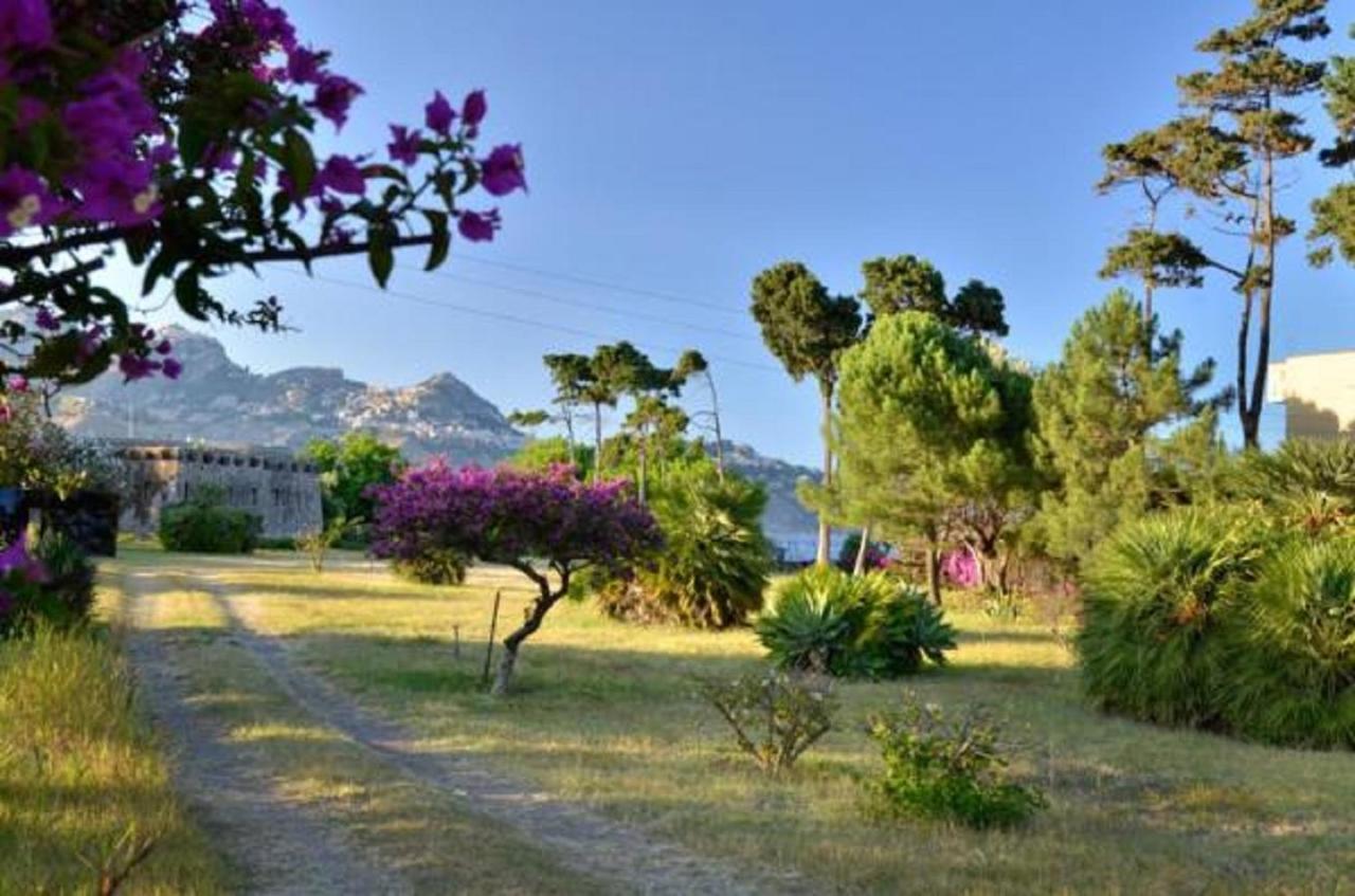 Gianni House Backpackers Hostel Giardini Naxos Bagian luar foto