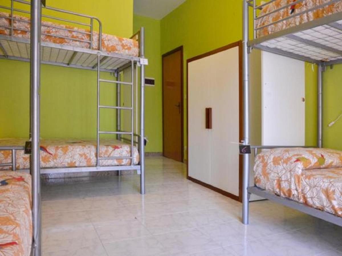 Gianni House Backpackers Hostel Giardini Naxos Bagian luar foto