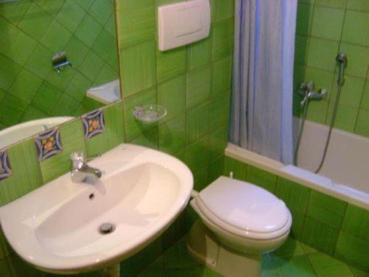 Gianni House Backpackers Hostel Giardini Naxos Bagian luar foto