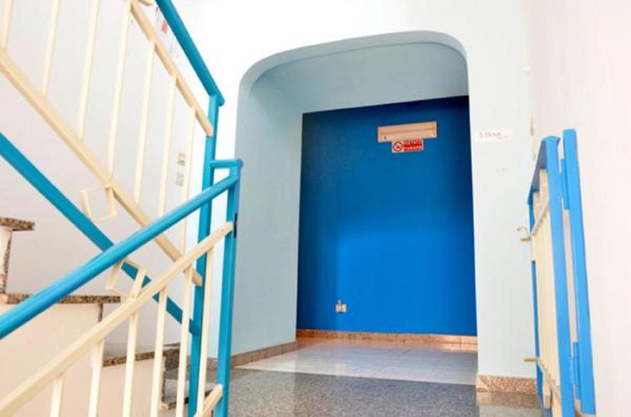 Gianni House Backpackers Hostel Giardini Naxos Bagian luar foto