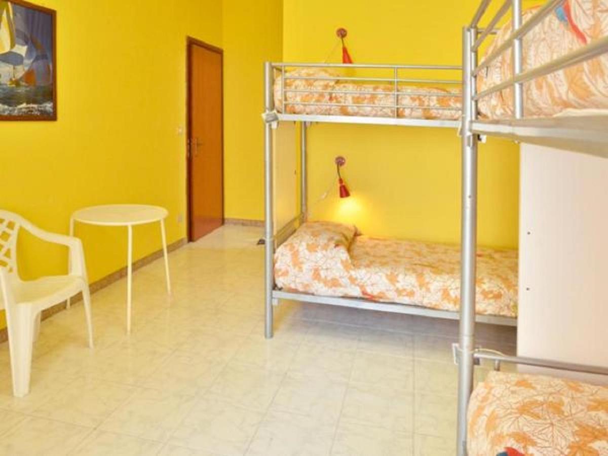 Gianni House Backpackers Hostel Giardini Naxos Bagian luar foto