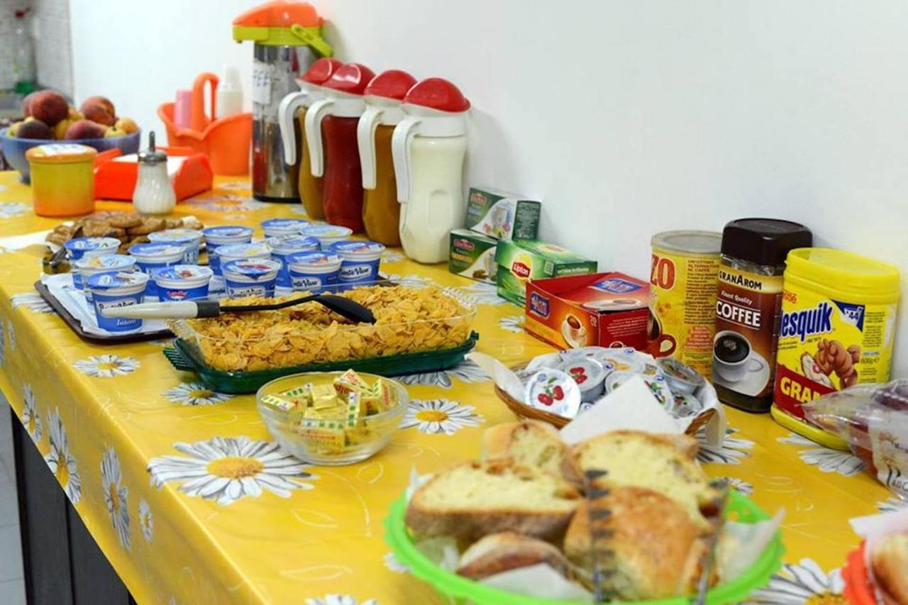 Gianni House Backpackers Hostel Giardini Naxos Bagian luar foto