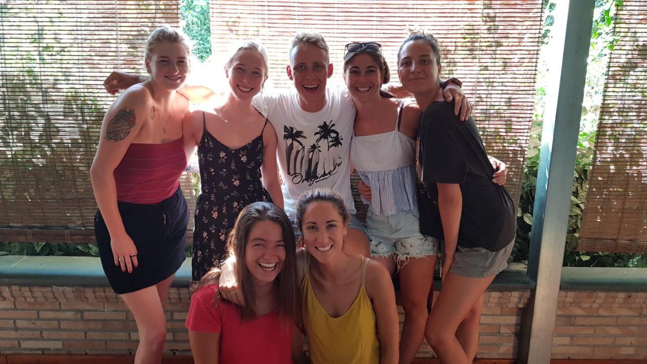 Gianni House Backpackers Hostel Giardini Naxos Bagian luar foto