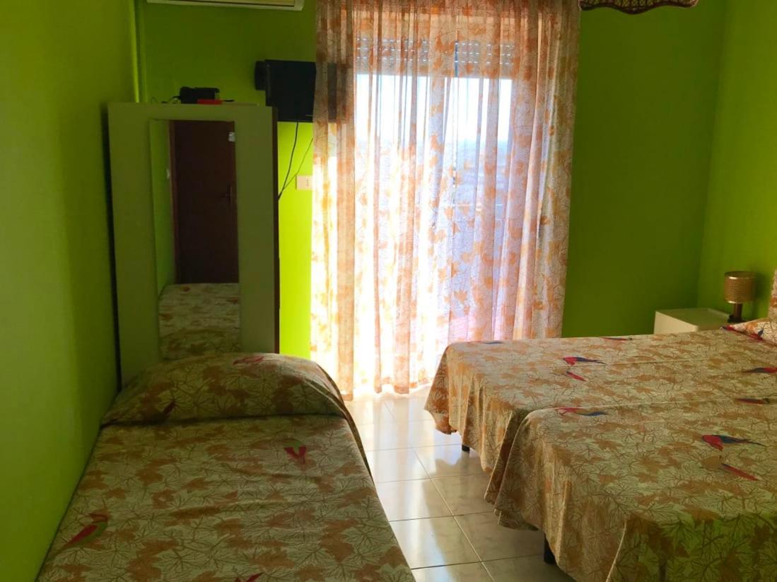 Gianni House Backpackers Hostel Giardini Naxos Bagian luar foto
